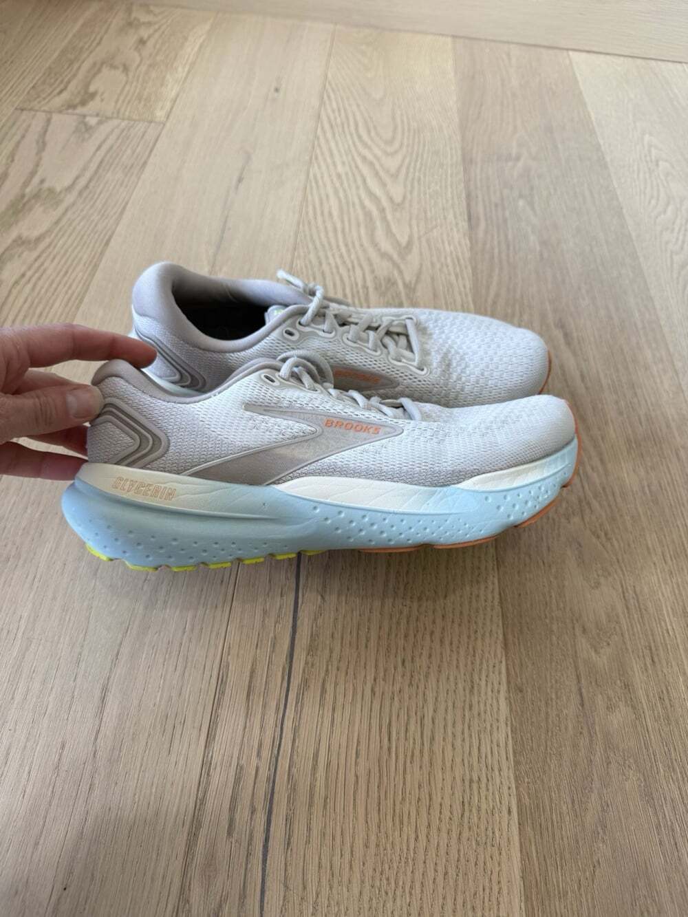 Brooks Glycerin 21 Womens 40 8.5 White Running Shoes Athletic Walking Sneakers